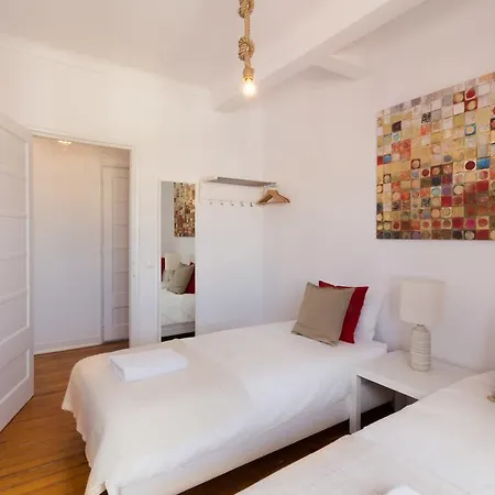 Avenida Charm