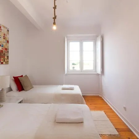 Avenida Charm